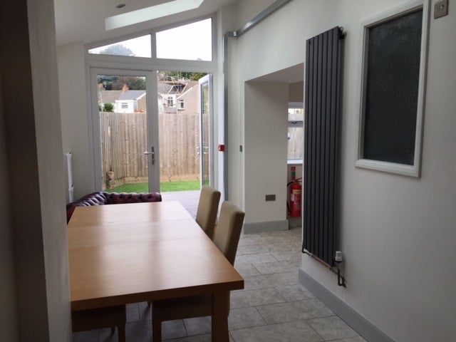 Room Frogmore Avenue in Swansea
