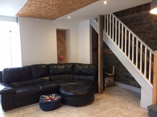Room Frogmore Avenue in Swansea