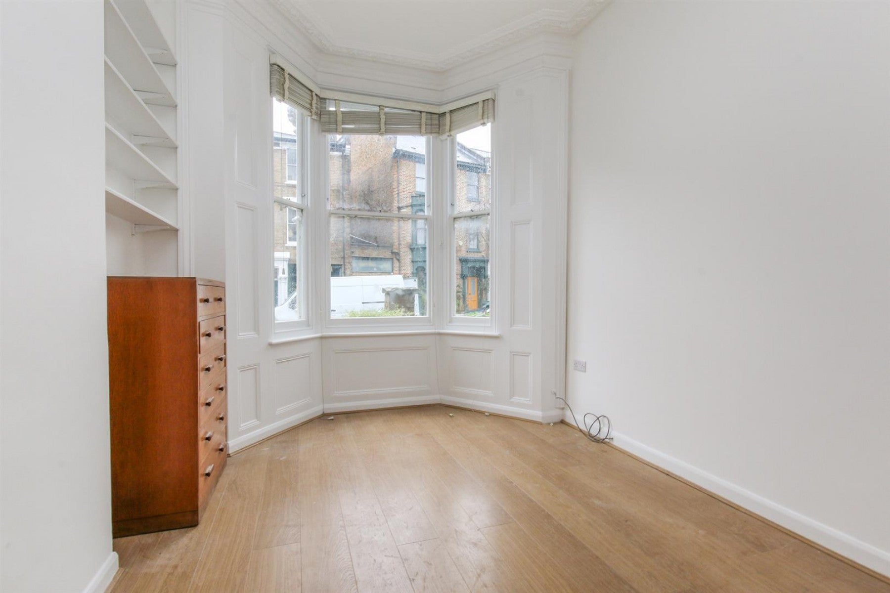 Flat Fairmead Road in Greater London
