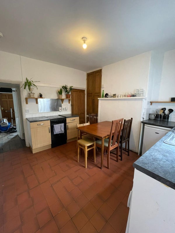 Room Sharrow Lane in Sheffield