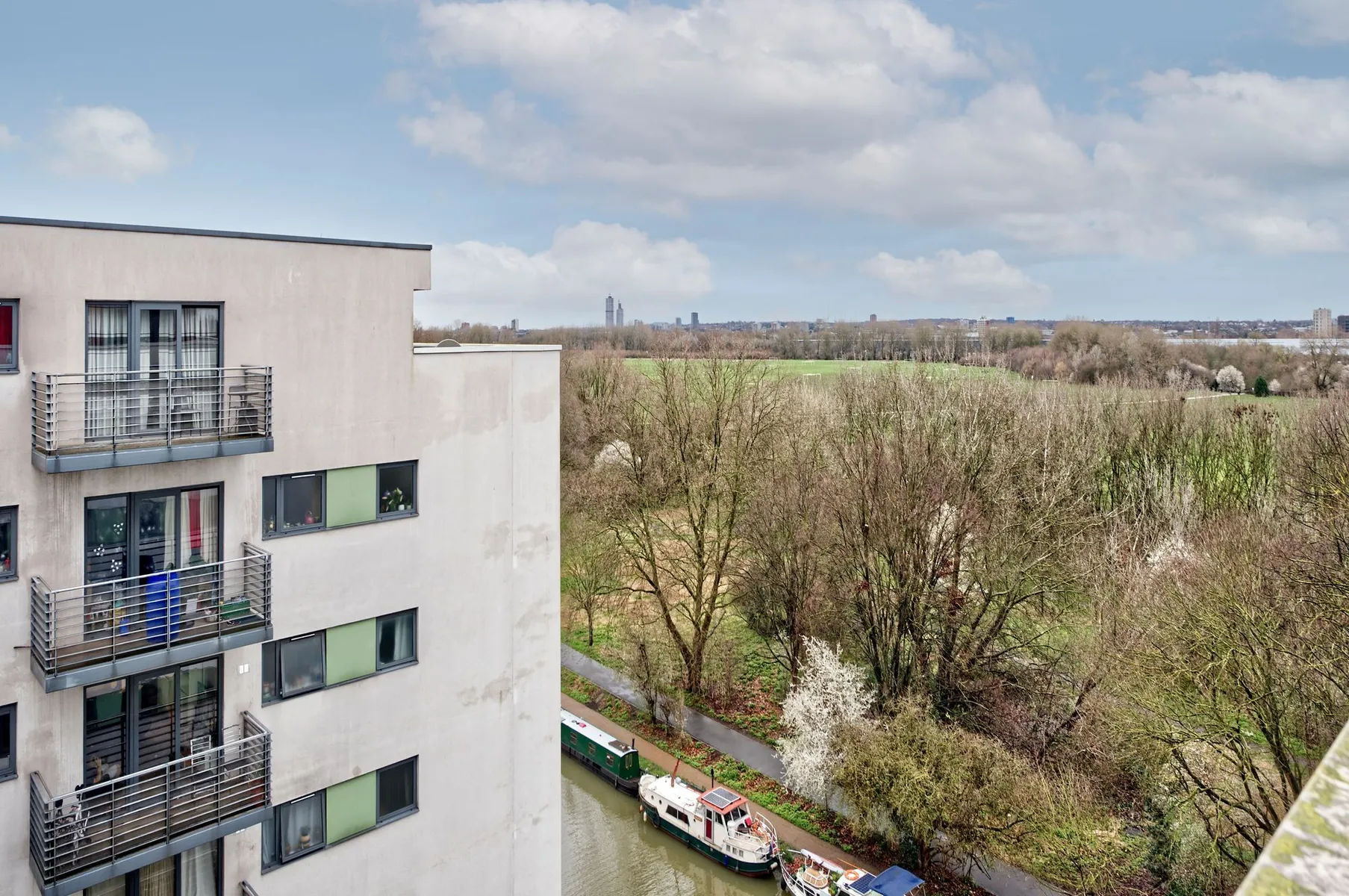 Flat Homerton Road in Greater London