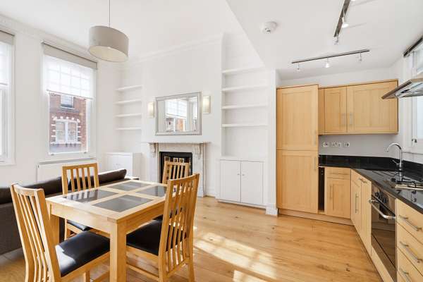 Flat Egerton Gardens in Greater London