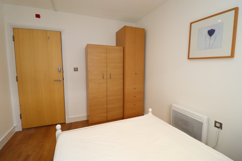 Room Globe Road in Greater London