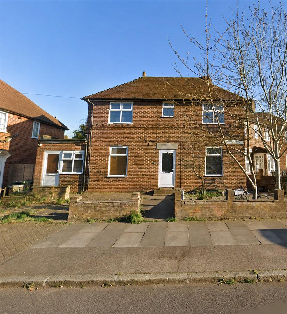 Flat Boundfield Road in Greater London