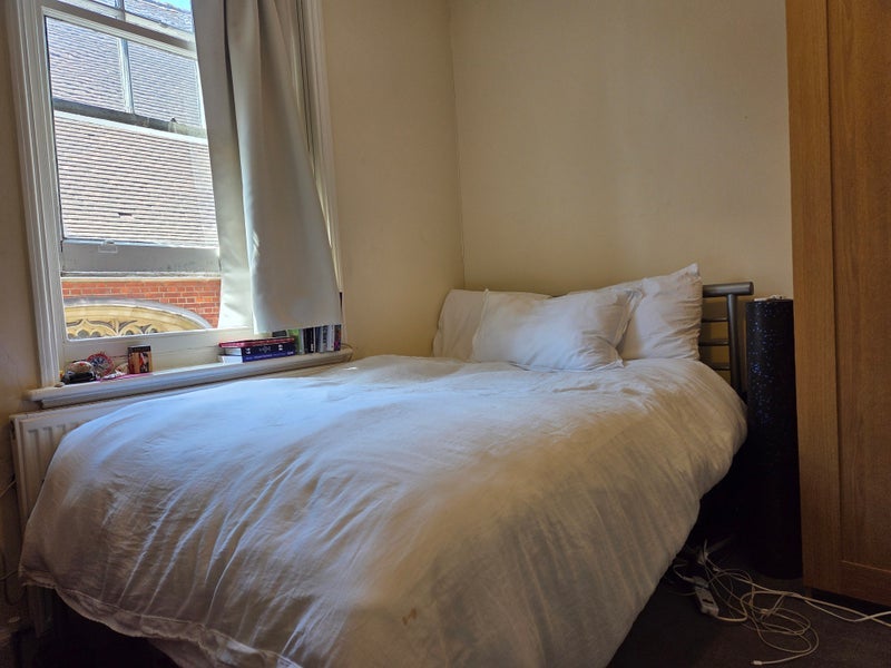 Room Hammersmith Road in Greater London