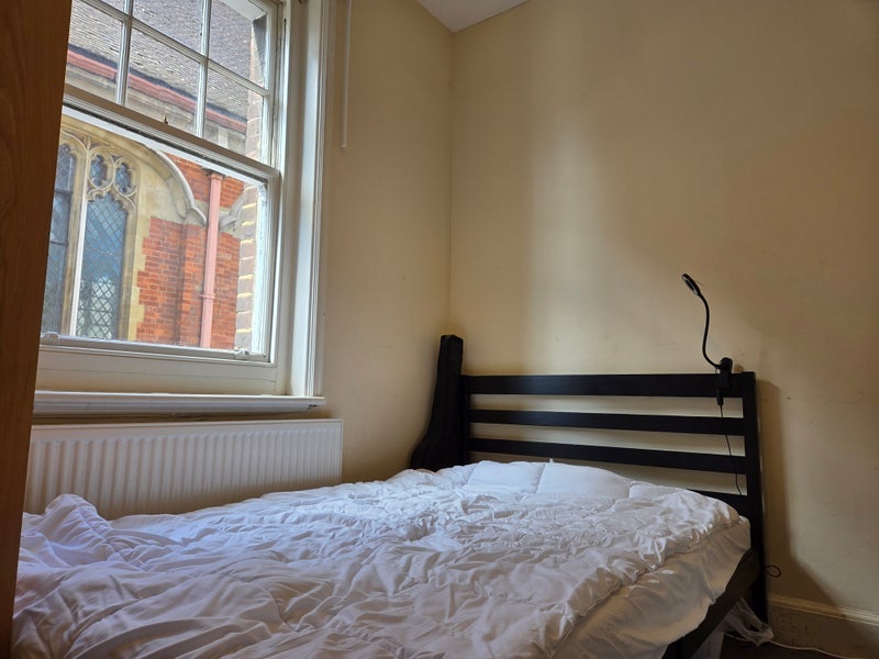 Room Hammersmith Road in Greater London