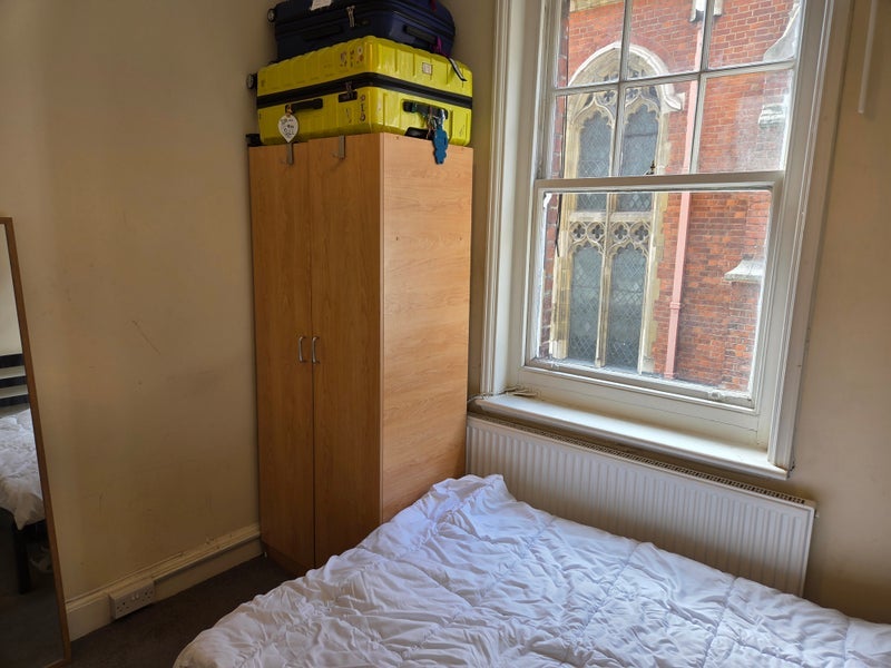 Room Hammersmith Road in Greater London