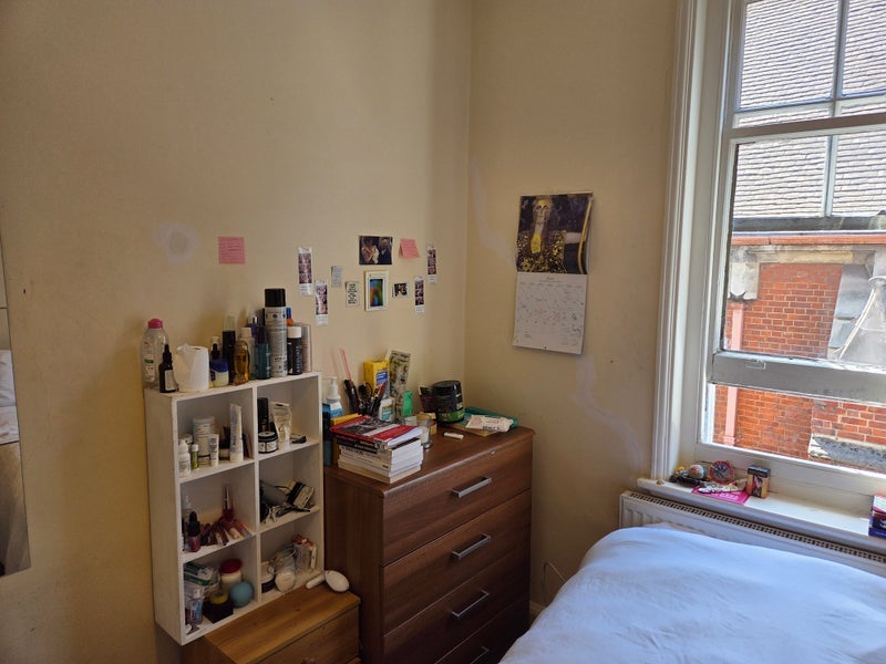 Room Hammersmith Road in Greater London