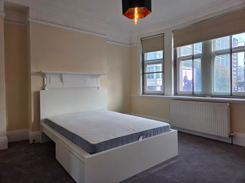Room Hammersmith Road in Greater London