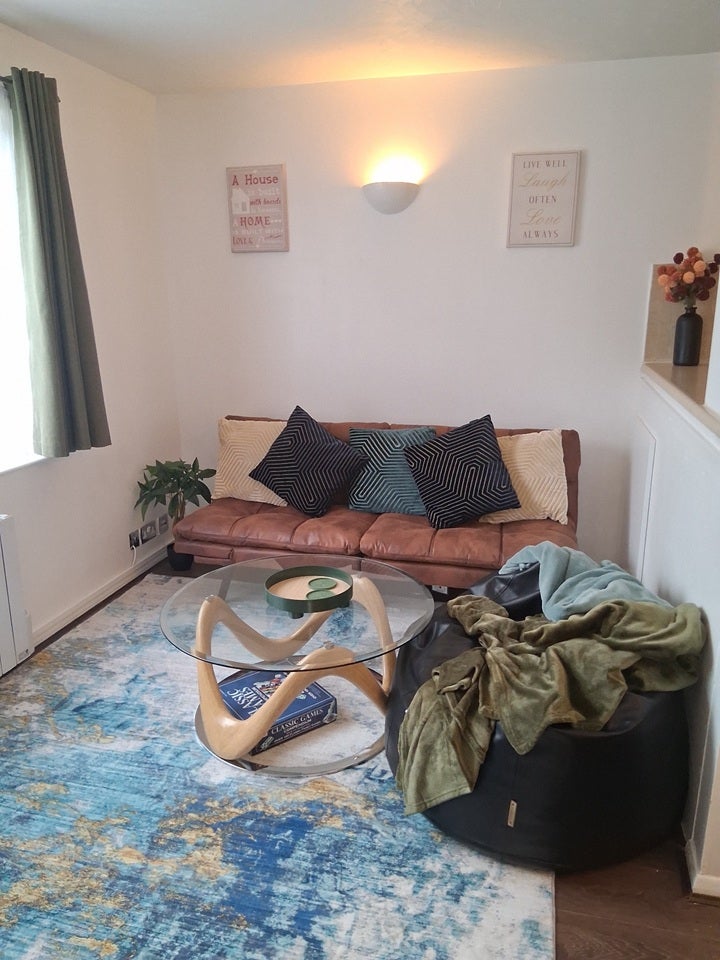 Flat Chasewood Avenue in Greater London