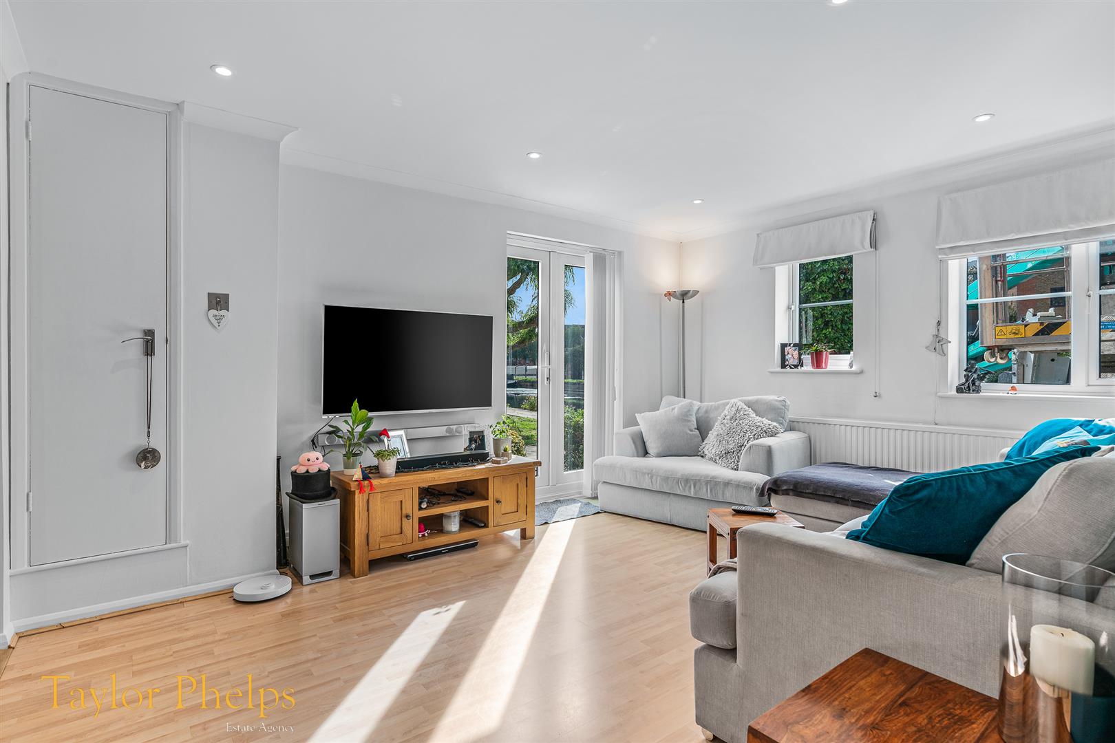 Flat Albany Mews in Ware