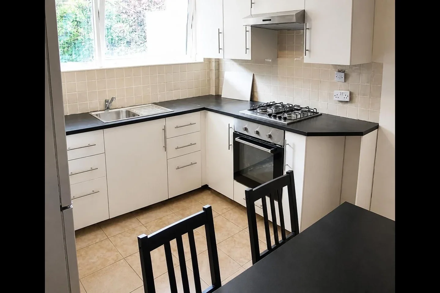 Room Calidore Close in Greater London