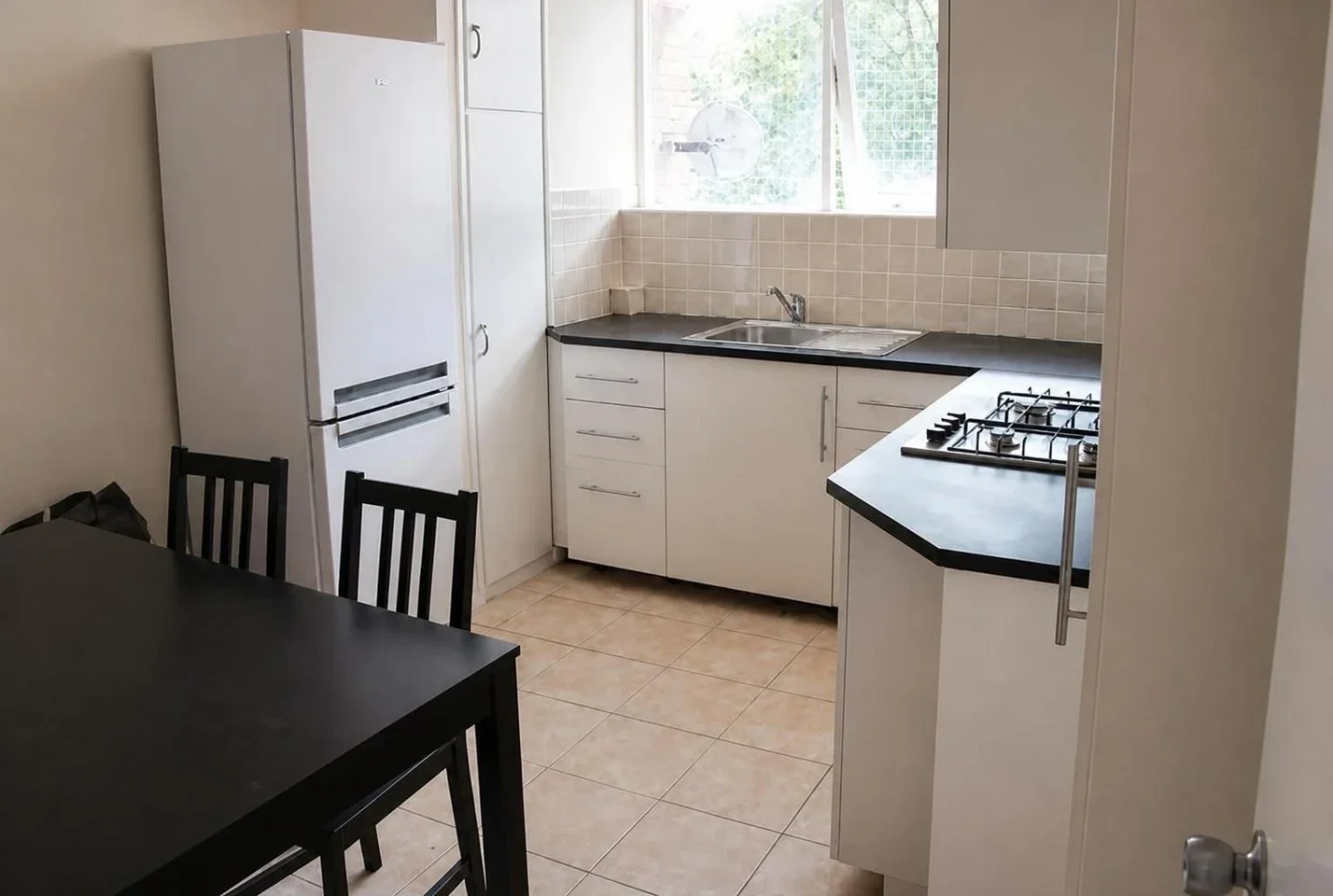 Room Calidore Close in Greater London