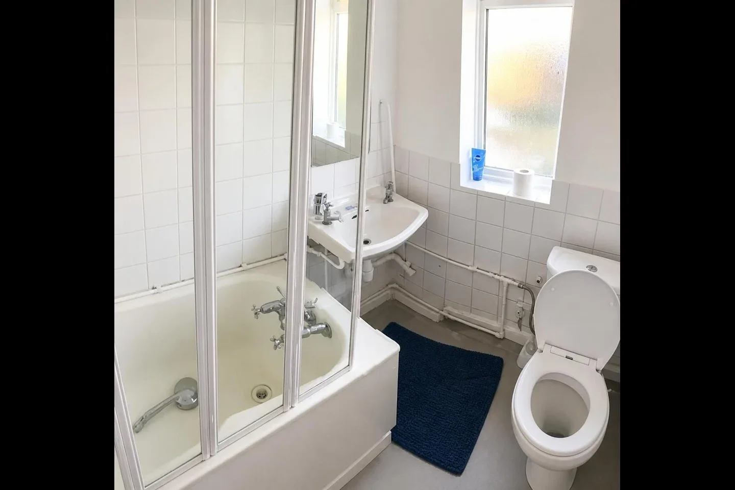 Room Calidore Close in Greater London