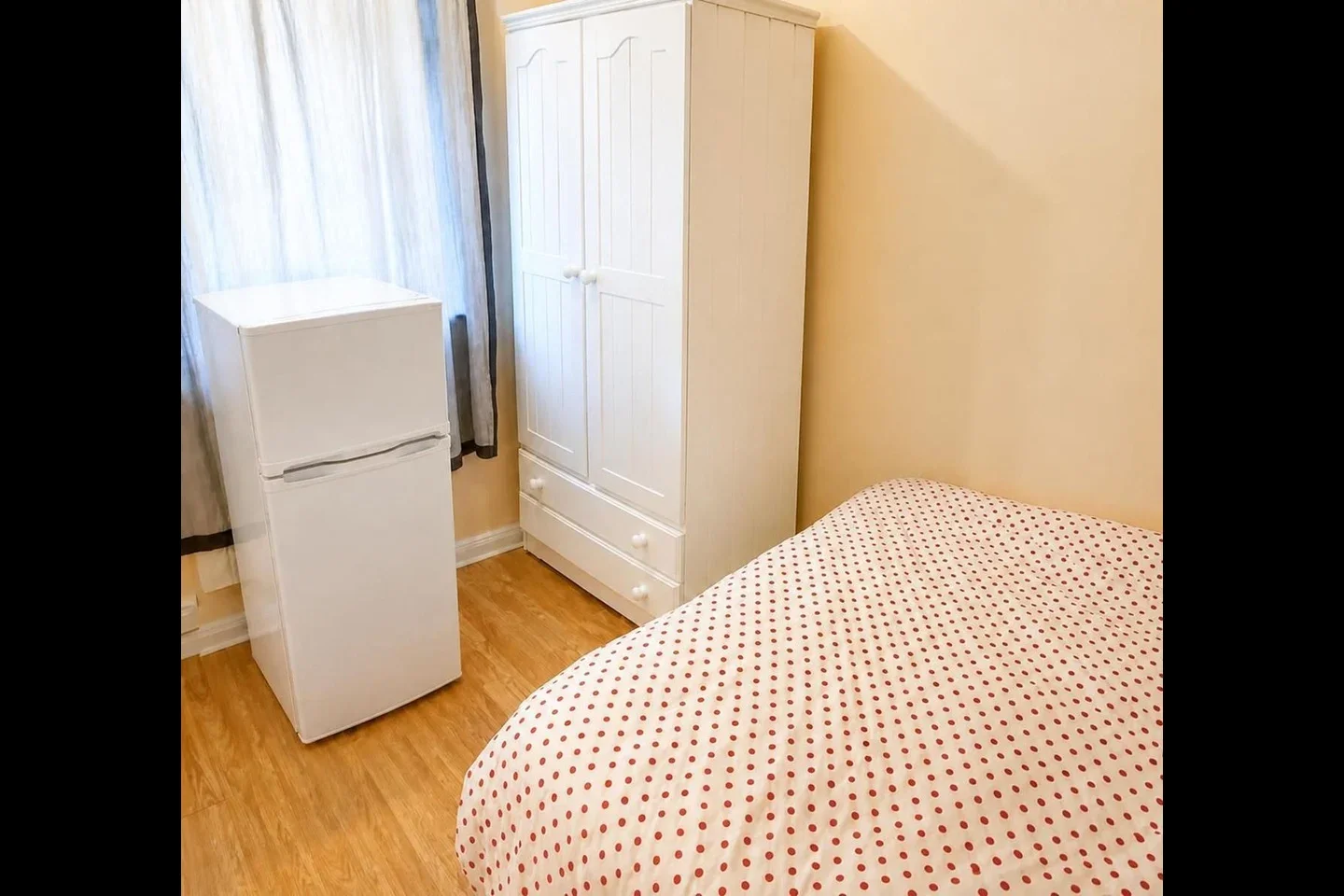 Room Calidore Close in Greater London