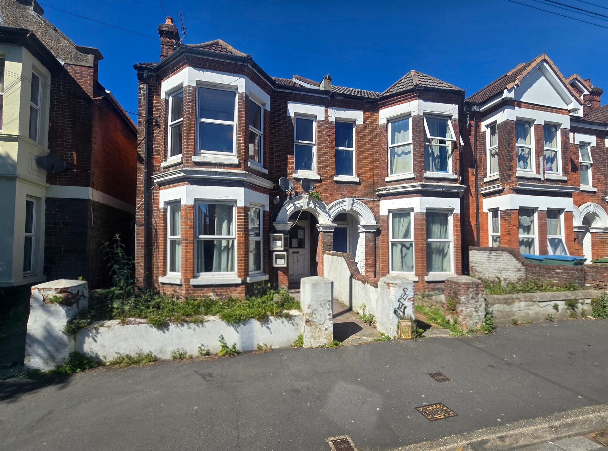 Flat Wilton Avenue in Southampton