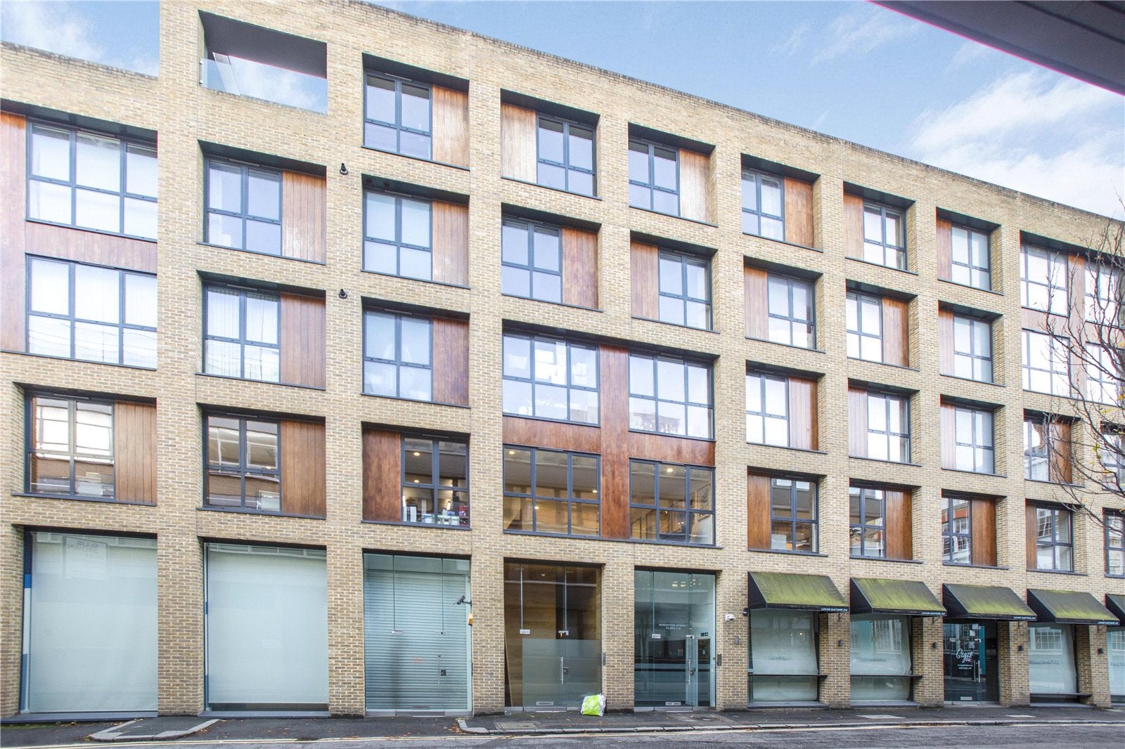 Flat Scrutton Street in Greater London