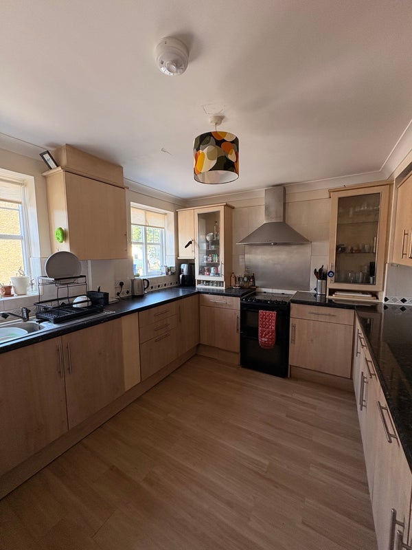 Room Goldsmith Road in Greater London