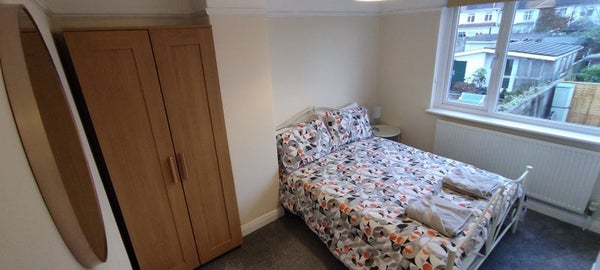 Flat Mortimer Road in Bristol