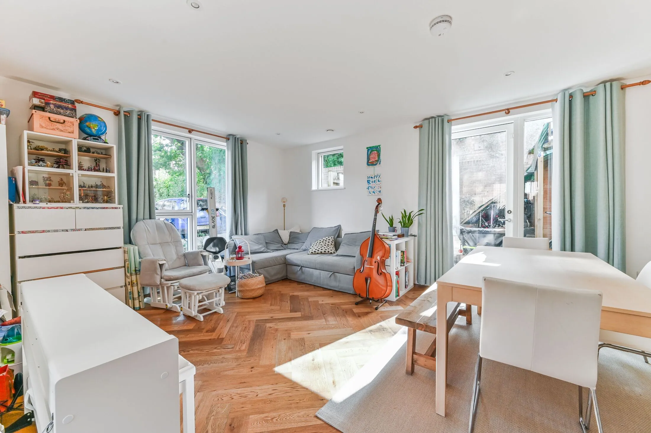 House Ravensdale Gardens in Greater London