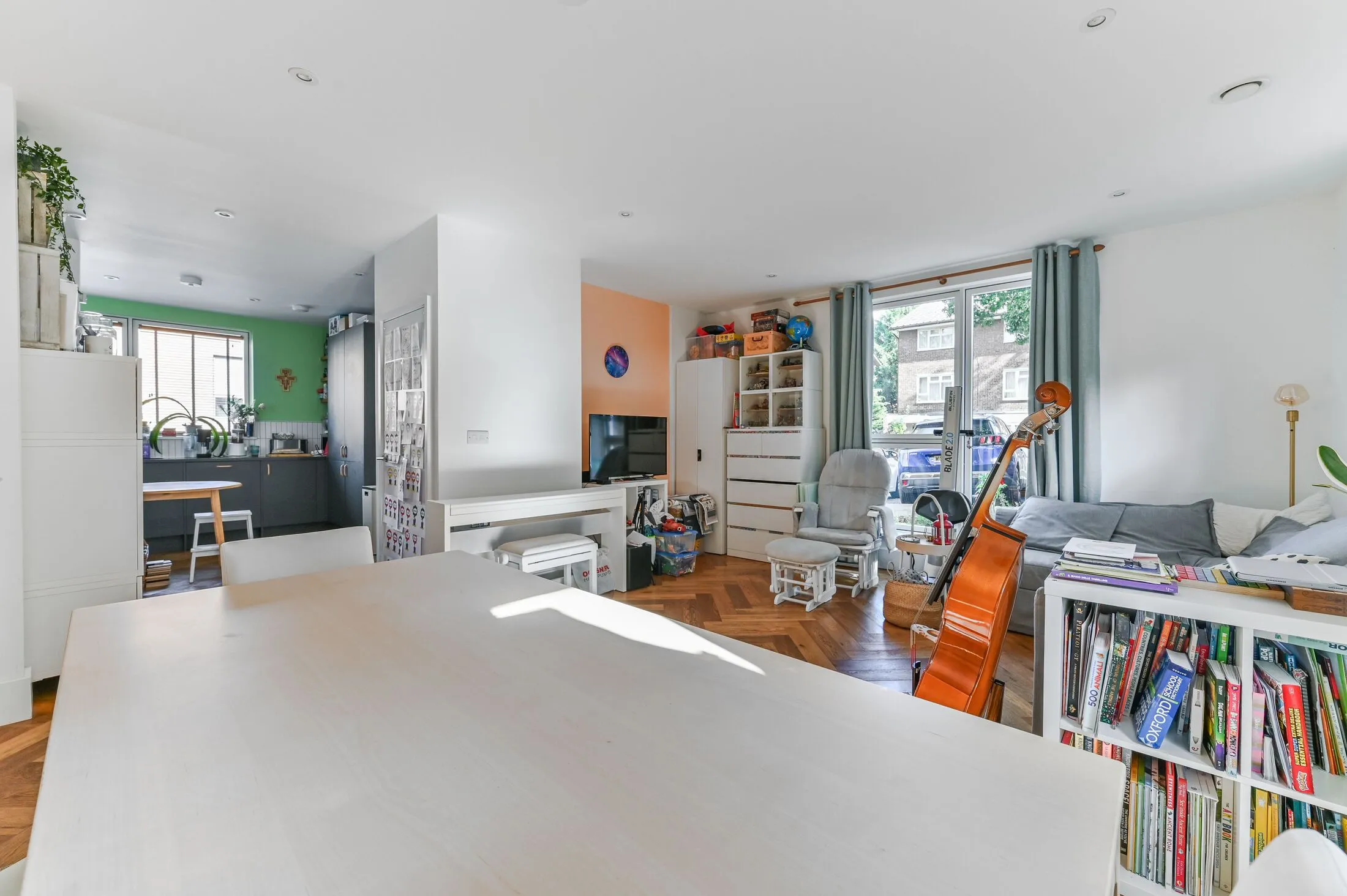 House Ravensdale Gardens in Greater London