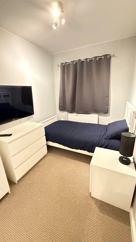 Room Clayton Avenue in Wakefield
