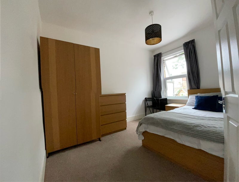 Room Sedgwick Road in Greater London