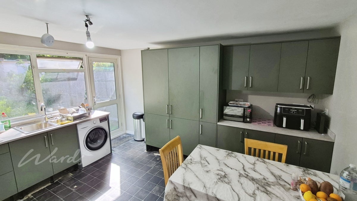 Room Cherry Tree Road in Tunbridge Wells