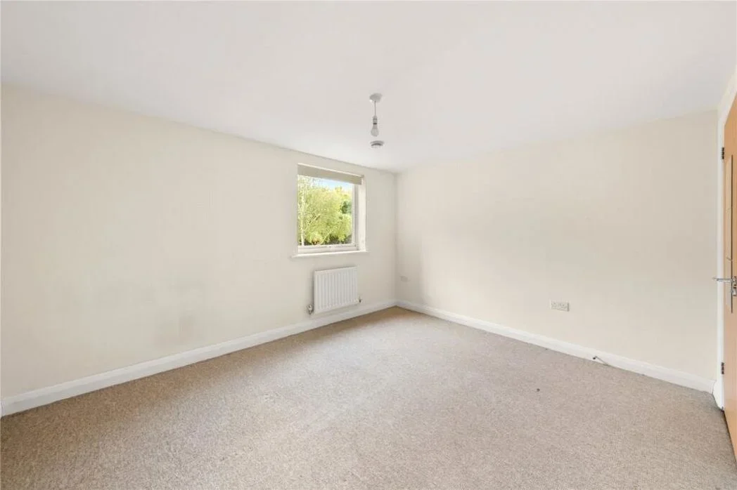 Flat Admiralty Close in Greater London