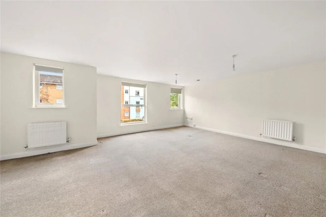 Flat Admiralty Close in Greater London