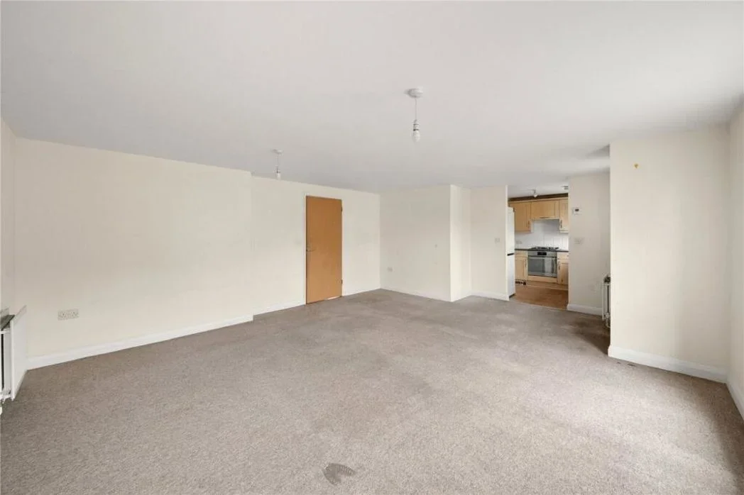 Flat Admiralty Close in Greater London