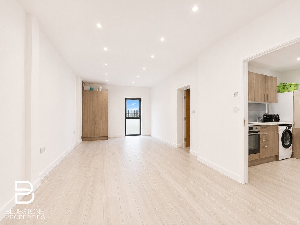Flat Beddington Gardens in Greater London