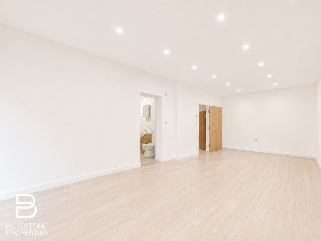 Flat Beddington Gardens in Greater London