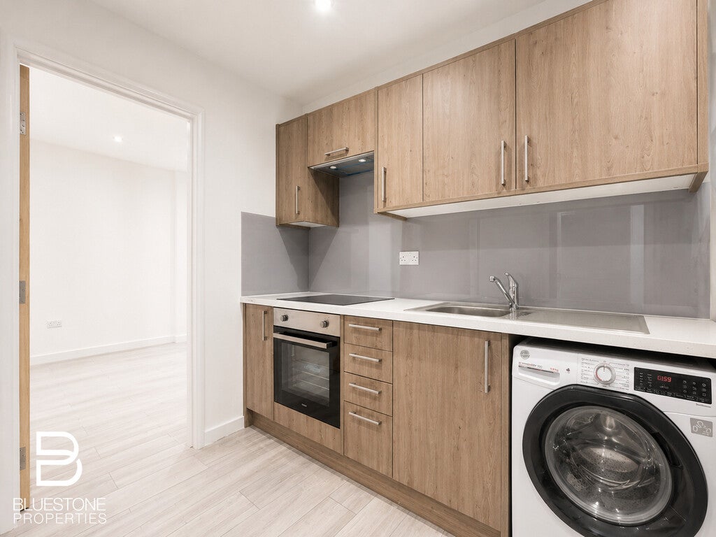 Flat Beddington Gardens in Greater London