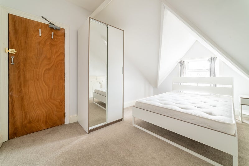 Room Pen-y-lan Road in Cardiff