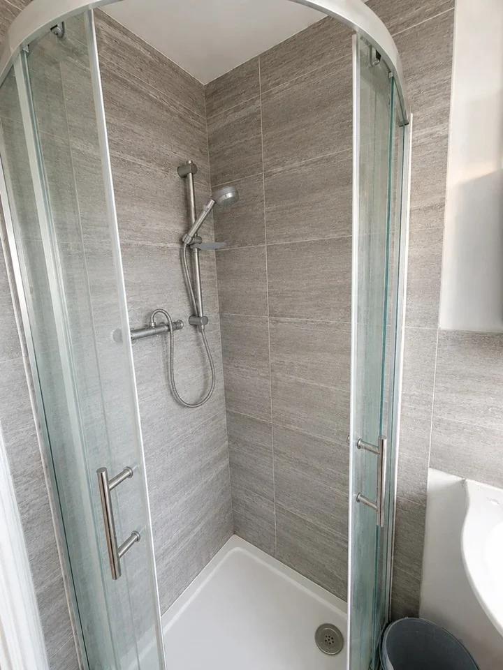 Room Longmarsh Lane in Greater London
