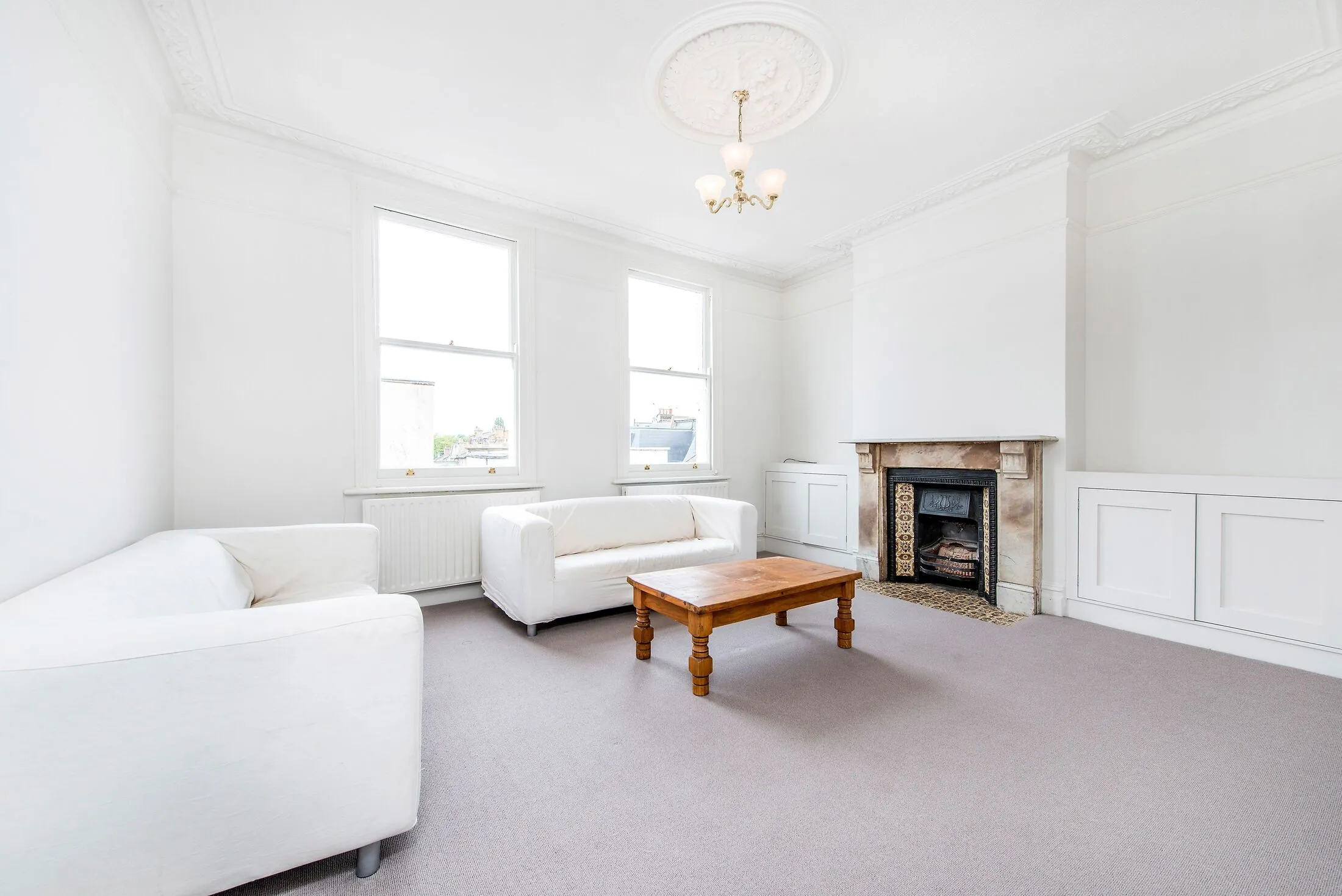 Flat Belleville Road in Greater London