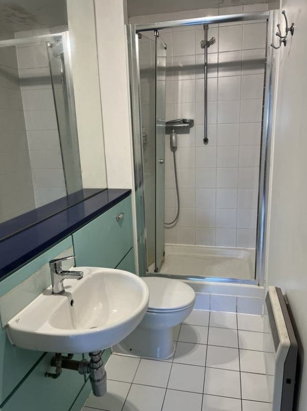 Room Tanner Street in Greater London