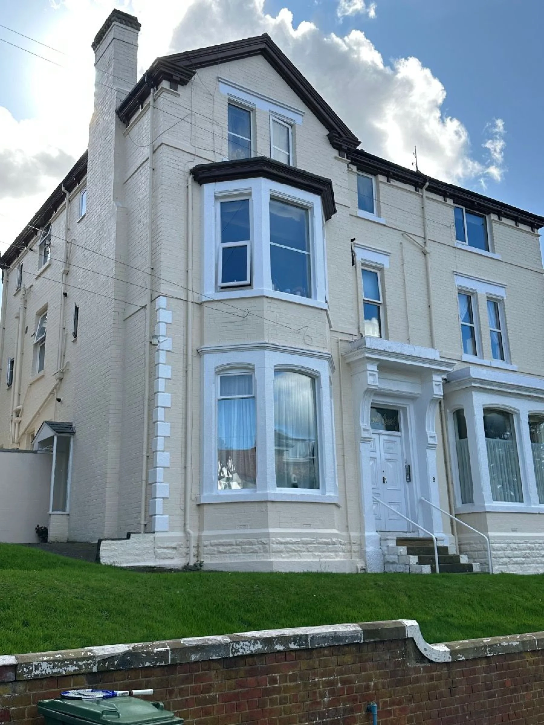 Flat Cromwell Parade in Scarborough
