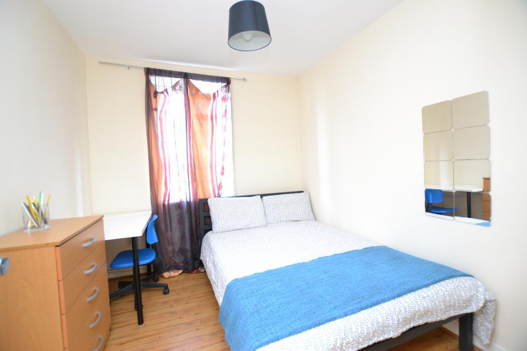Room Devons Road in Greater London