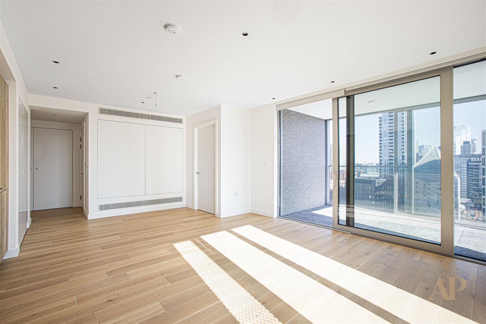 Flat Nile Street in Greater London
