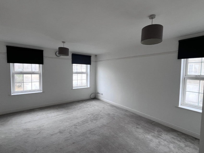 Flat Scholars Court in Northampton