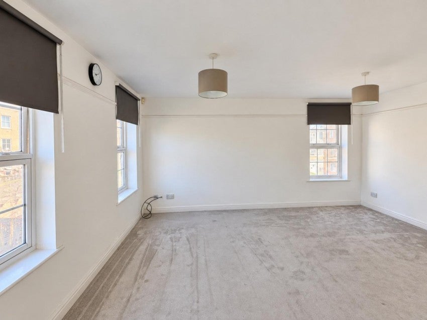 Flat Scholars Court in Northampton
