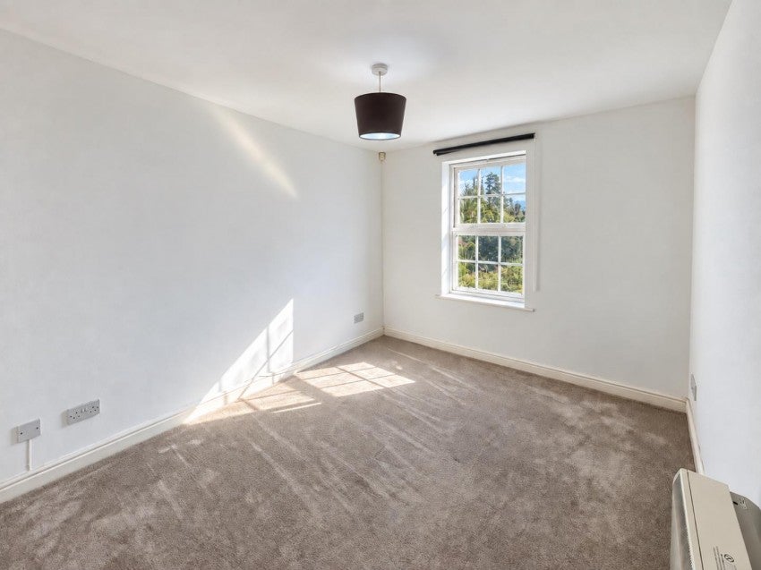 Flat Scholars Court in Northampton