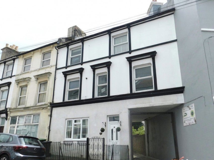 House Hughenden Road in St Leonards