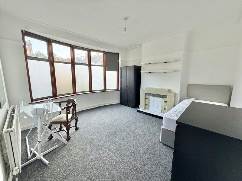 Room Higham Road in Greater London