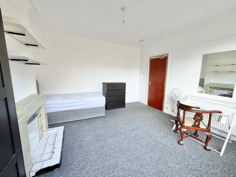 Room Higham Road in Greater London