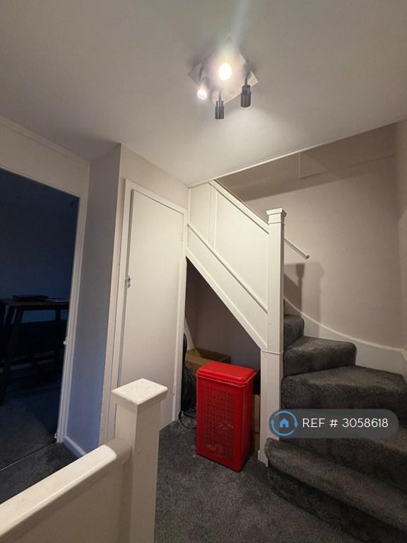 Flat Court Close in High Wycombe