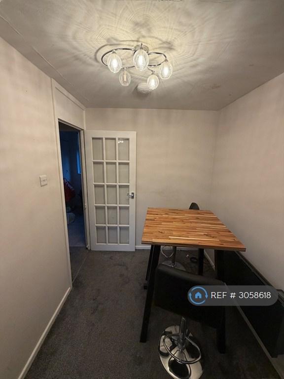 Flat Court Close in High Wycombe