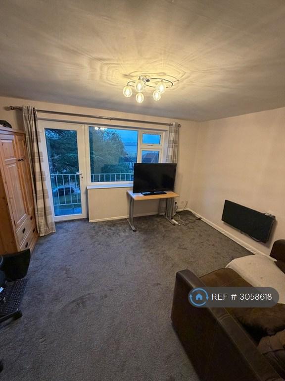 Flat Court Close in High Wycombe